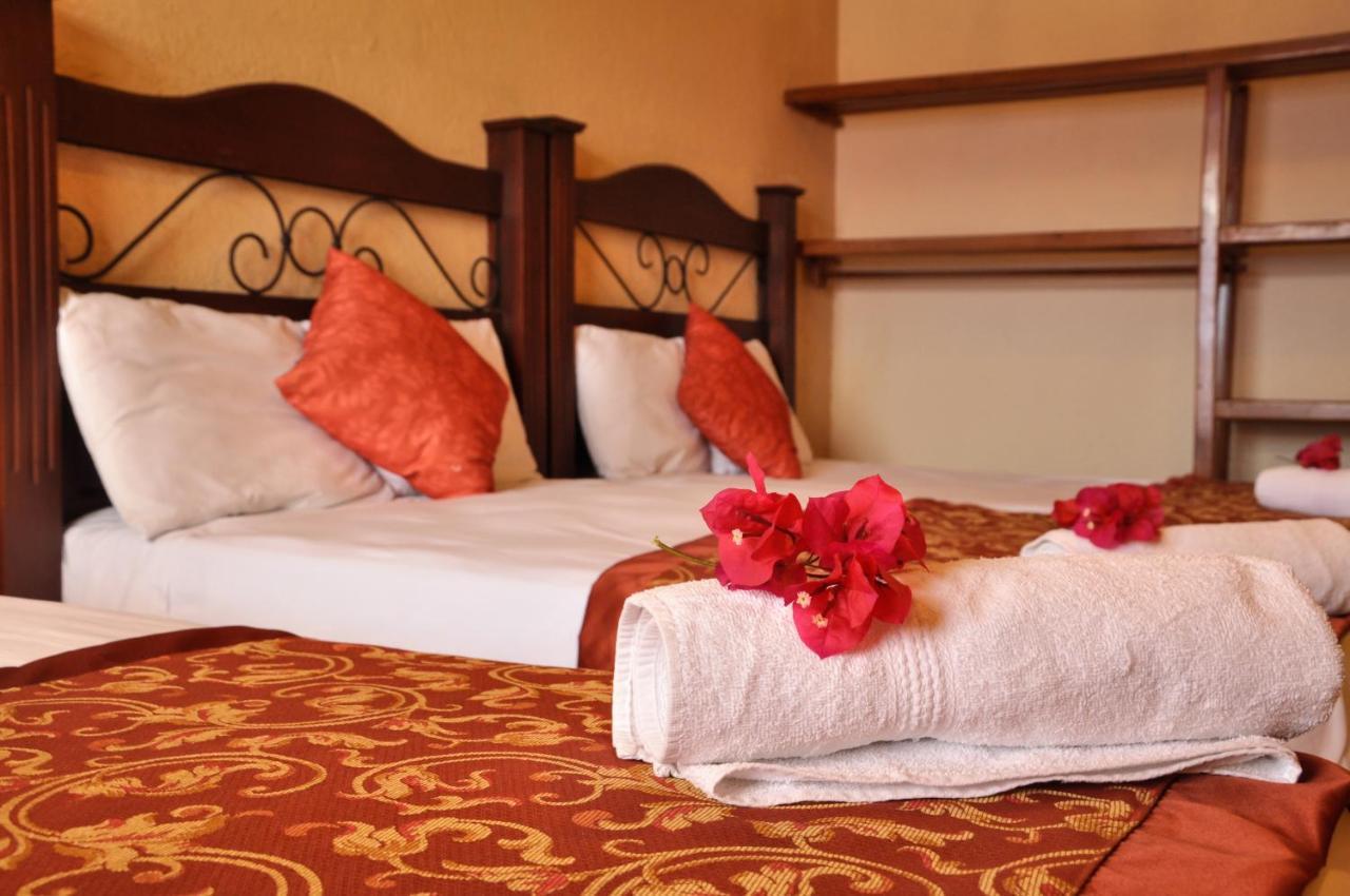 Hotel Quinta Maya Flores Bagian luar foto