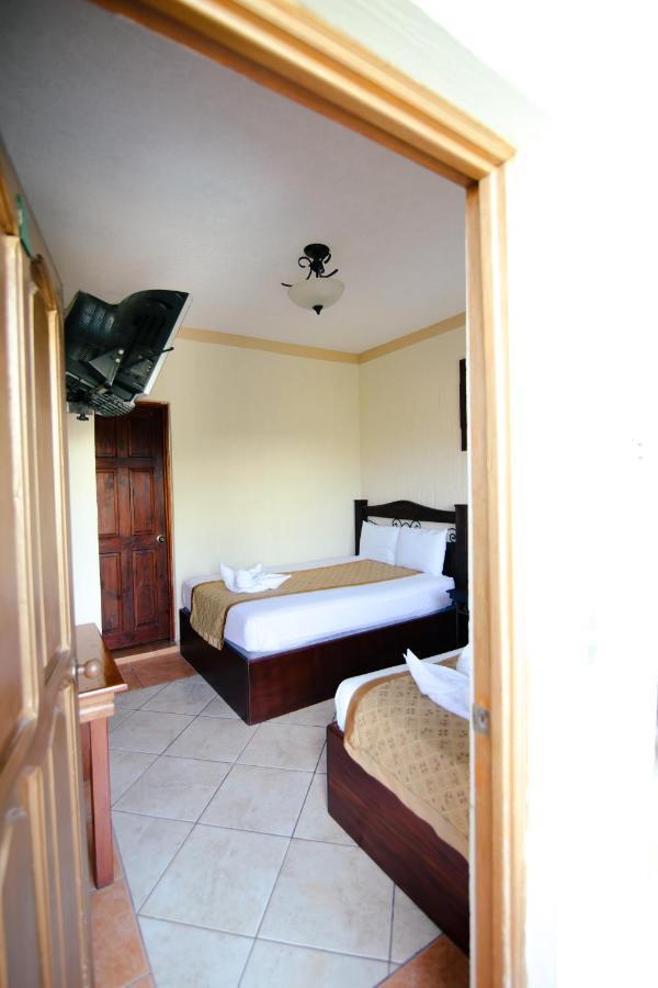 Hotel Quinta Maya Flores Bagian luar foto