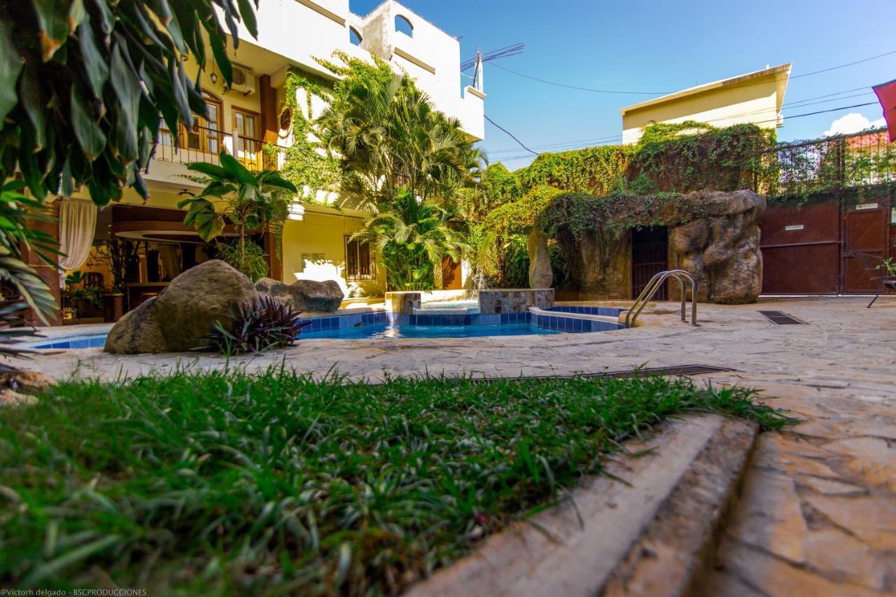 Hotel Quinta Maya Flores Bagian luar foto