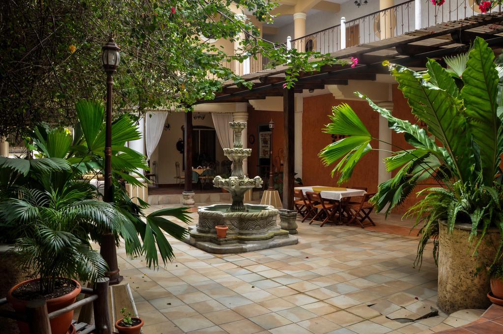 Hotel Quinta Maya Flores Bagian luar foto