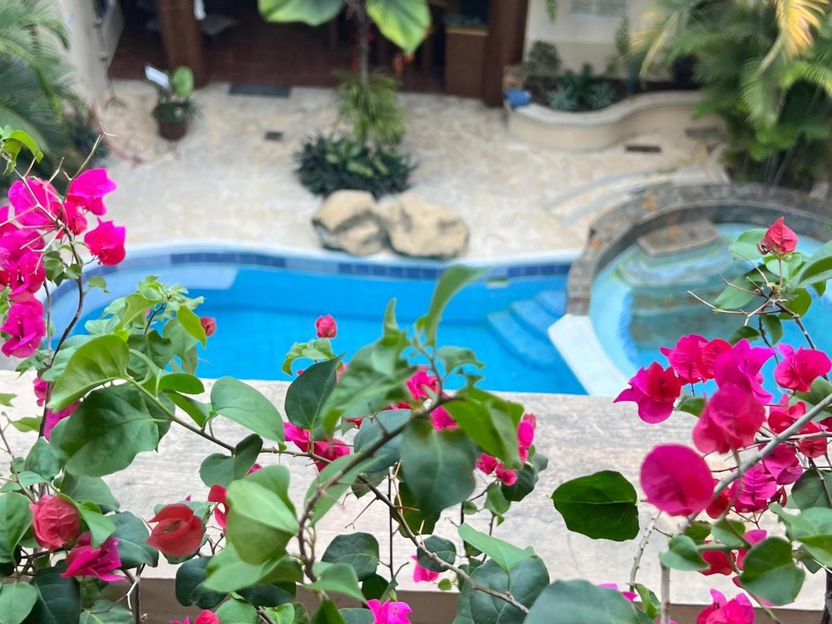 Hotel Quinta Maya Flores Bagian luar foto