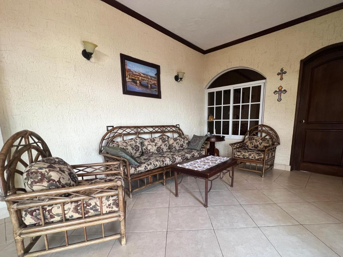 Hotel Quinta Maya Flores Bagian luar foto