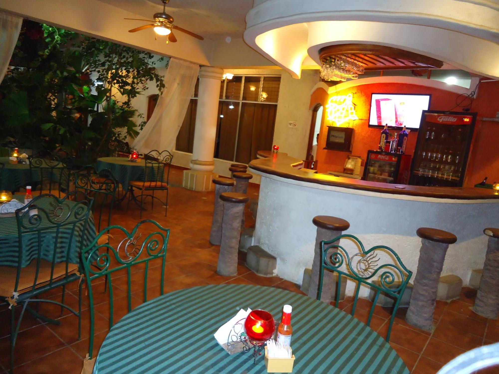 Hotel Quinta Maya Flores Bagian luar foto
