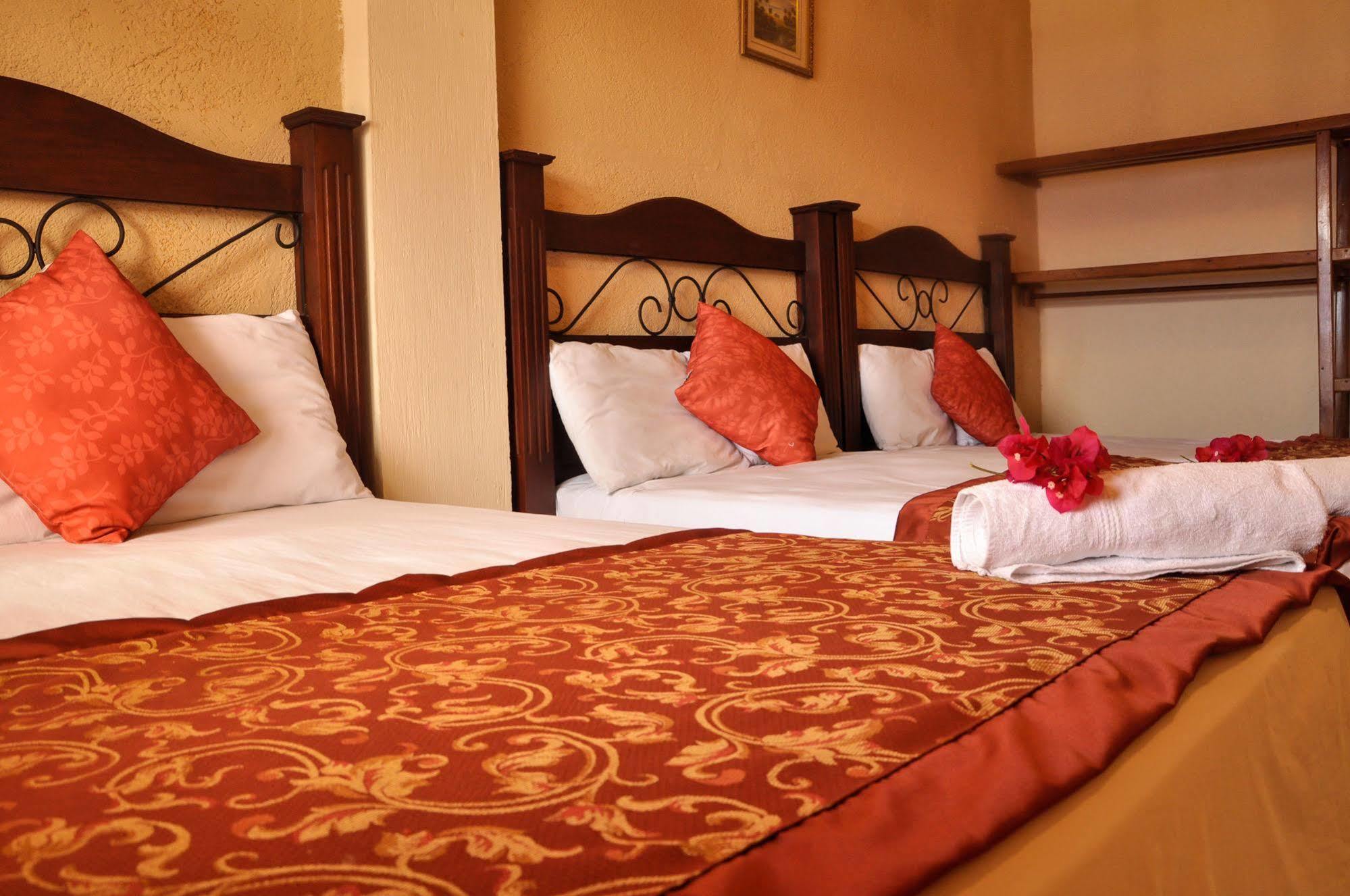 Hotel Quinta Maya Flores Bagian luar foto