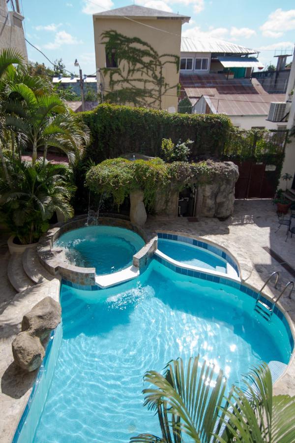 Hotel Quinta Maya Flores Bagian luar foto